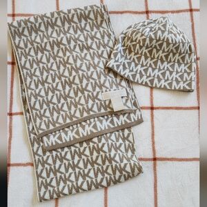 Michael Kors Scarf Set